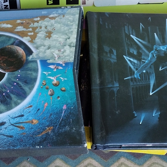 Pink Floyd 2 disc CD in box with booklet in middle..... - Picture 1 of 7